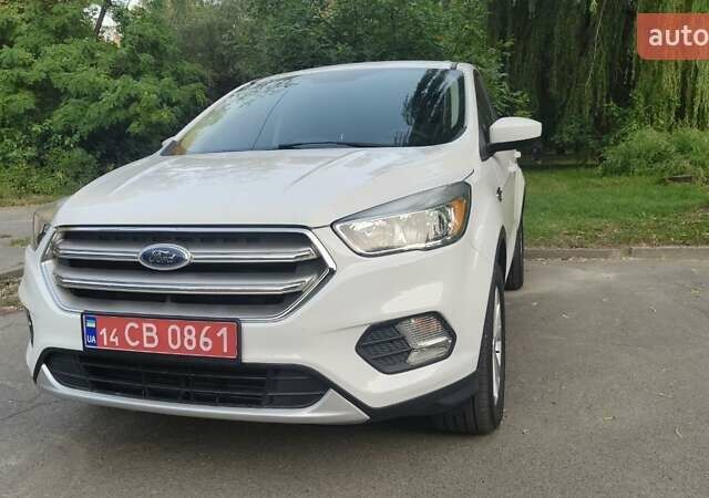 Белый Форд Эскейп, объемом двигателя 1.5 л и пробегом 70 тыс. км за 14500 $, фото 2 на Automoto.ua
