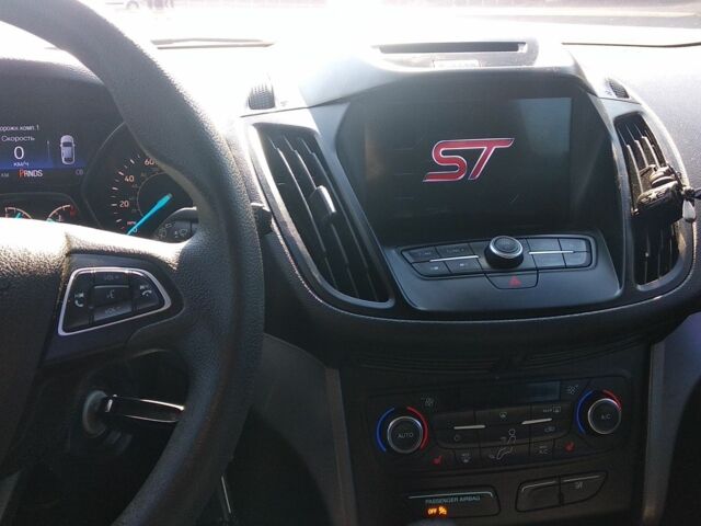 Белый Форд Эскейп, объемом двигателя 2.5 л и пробегом 75 тыс. км за 14850 $, фото 5 на Automoto.ua