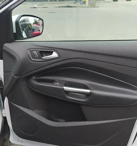 Белый Форд Эскейп, объемом двигателя 2 л и пробегом 75 тыс. км за 19500 $, фото 13 на Automoto.ua