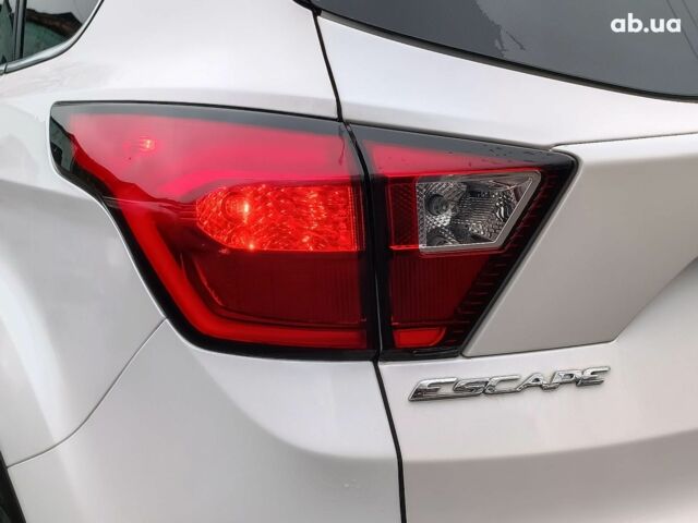 Белый Форд Эскейп, объемом двигателя 2 л и пробегом 109 тыс. км за 15290 $, фото 9 на Automoto.ua