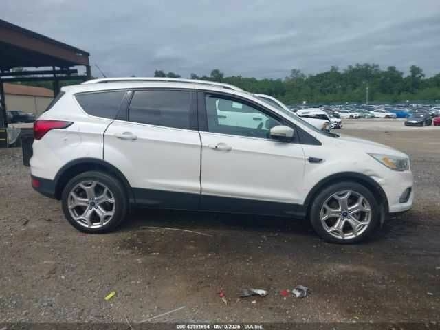 Білий Форд Ескейп, об'ємом двигуна 2 л та пробігом 115 тис. км за 2000 $, фото 12 на Automoto.ua