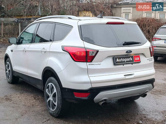 Белый Форд Эскейп, объемом двигателя 2 л и пробегом 109 тыс. км за 15290 $, фото 8 на Automoto.ua
