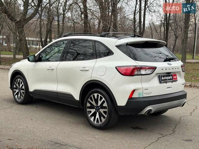 Білий Форд Ескейп, об'ємом двигуна 2.5 л та пробігом 65 тис. км за 18990 $, фото 4 на Automoto.ua
