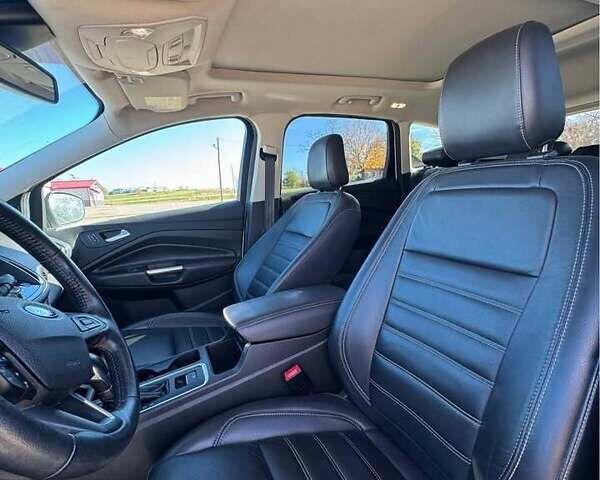 Белый Форд Эскейп, объемом двигателя 2 л и пробегом 119 тыс. км за 12500 $, фото 5 на Automoto.ua