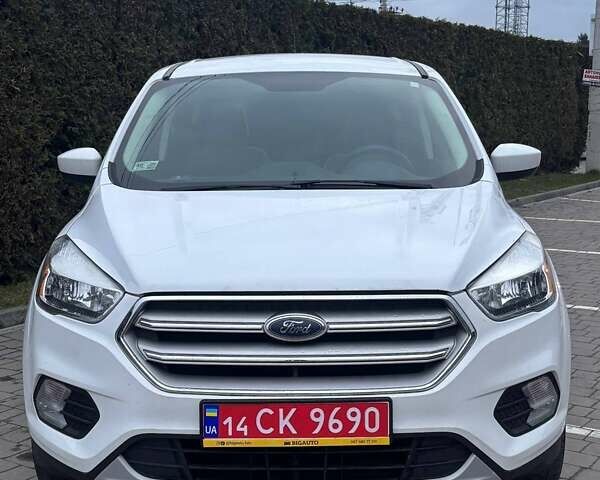 Білий Форд Ескейп, об'ємом двигуна 1.5 л та пробігом 241 тис. км за 10899 $, фото 2 на Automoto.ua