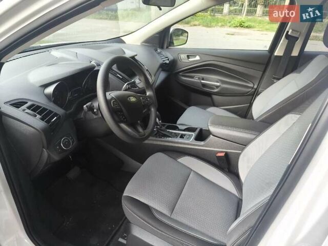 Белый Форд Эскейп, объемом двигателя 1.5 л и пробегом 70 тыс. км за 14500 $, фото 6 на Automoto.ua