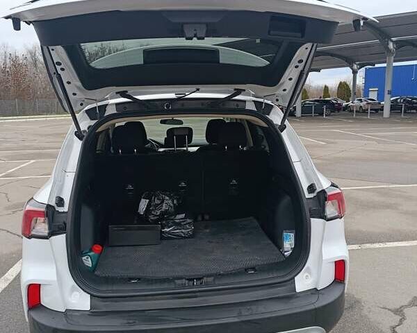 Белый Форд Эскейп, объемом двигателя 1.5 л и пробегом 84 тыс. км за 16000 $, фото 7 на Automoto.ua