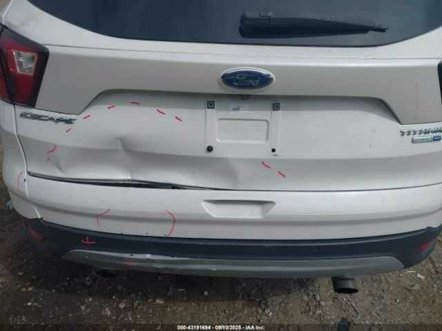 Білий Форд Ескейп, об'ємом двигуна 2 л та пробігом 115 тис. км за 2000 $, фото 5 на Automoto.ua