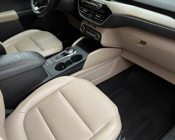 Белый Форд Эскейп, объемом двигателя 1.5 л и пробегом 219 тыс. км за 15700 $, фото 10 на Automoto.ua