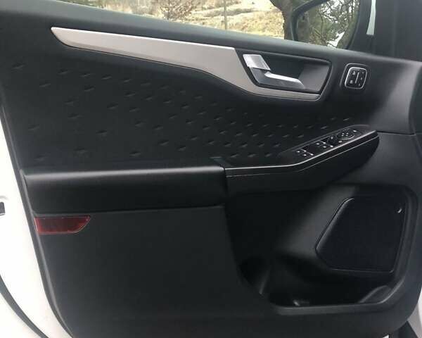 Белый Форд Эскейп, объемом двигателя 1.5 л и пробегом 70 тыс. км за 17000 $, фото 16 на Automoto.ua