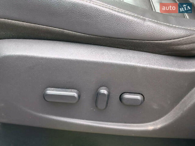 Белый Форд Эскейп, объемом двигателя 2 л и пробегом 109 тыс. км за 15290 $, фото 23 на Automoto.ua