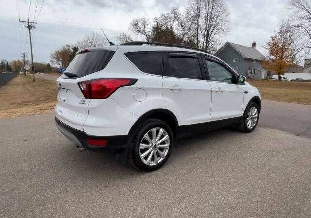 Белый Форд Эскейп, объемом двигателя 2 л и пробегом 84 тыс. км за 3700 $, фото 3 на Automoto.ua