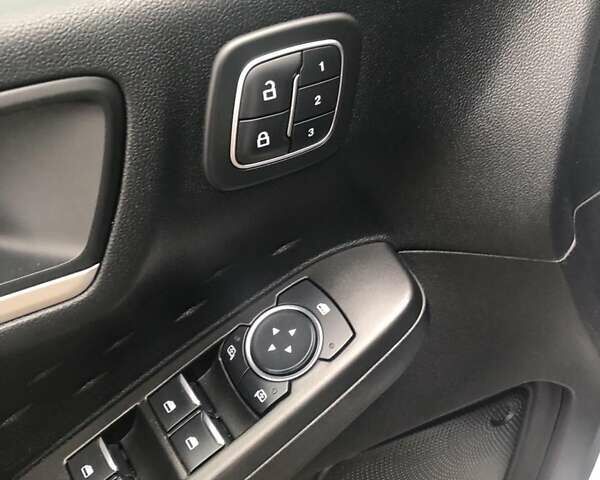 Белый Форд Эскейп, объемом двигателя 1.5 л и пробегом 70 тыс. км за 17000 $, фото 4 на Automoto.ua