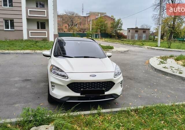 Білий Форд Ескейп, об'ємом двигуна 2 л та пробігом 83 тис. км за 19500 $, фото 2 на Automoto.ua