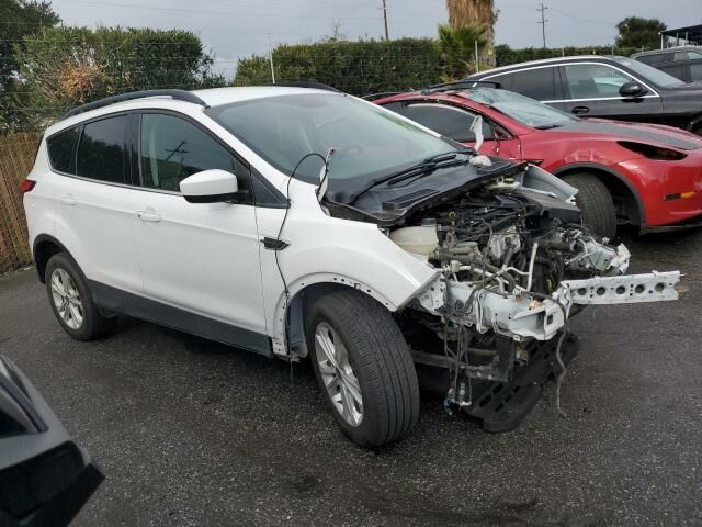 Белый Форд Эскейп, объемом двигателя 1.5 л и пробегом 100 тыс. км за 7100 $, фото 2 на Automoto.ua