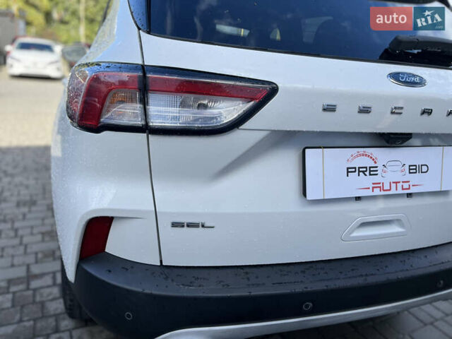 Белый Форд Эскейп, объемом двигателя 1.5 л и пробегом 117 тыс. км за 16700 $, фото 7 на Automoto.ua