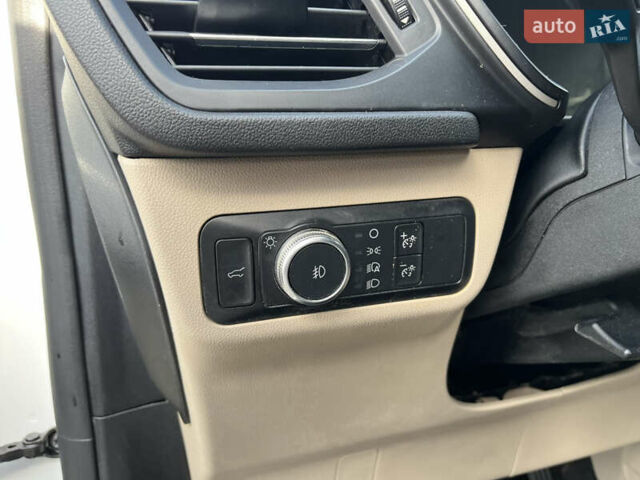 Белый Форд Эскейп, объемом двигателя 1.5 л и пробегом 117 тыс. км за 16700 $, фото 13 на Automoto.ua