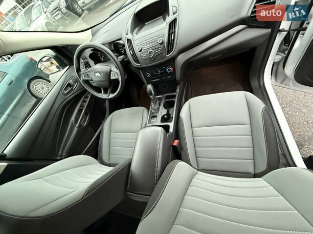 Белый Форд Эскейп, объемом двигателя 2.49 л и пробегом 131 тыс. км за 13300 $, фото 40 на Automoto.ua