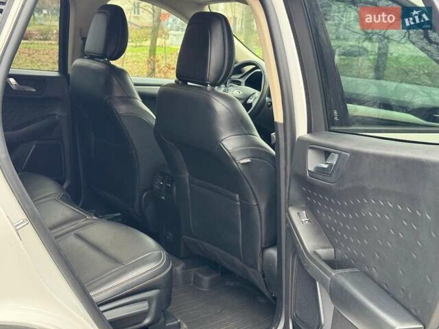 Білий Форд Ескейп, об'ємом двигуна 2.5 л та пробігом 65 тис. км за 18990 $, фото 17 на Automoto.ua