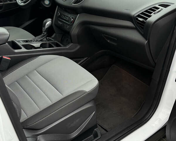 Белый Форд Эскейп, объемом двигателя 2.49 л и пробегом 131 тыс. км за 13300 $, фото 36 на Automoto.ua