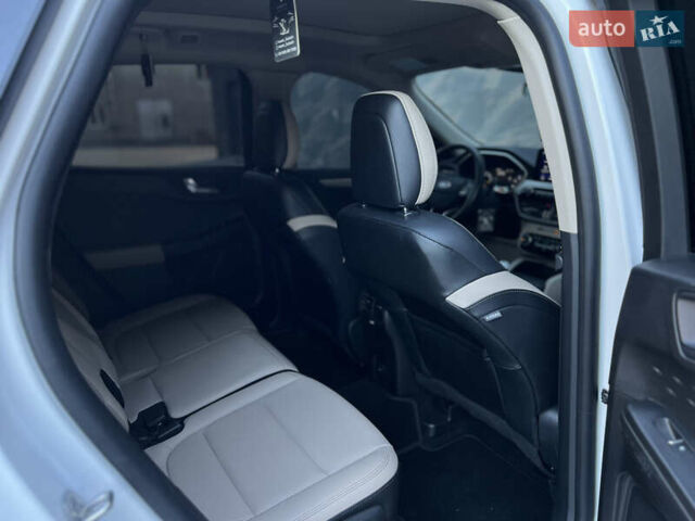 Білий Форд Ескейп, об'ємом двигуна 2 л та пробігом 124 тис. км за 18250 $, фото 26 на Automoto.ua