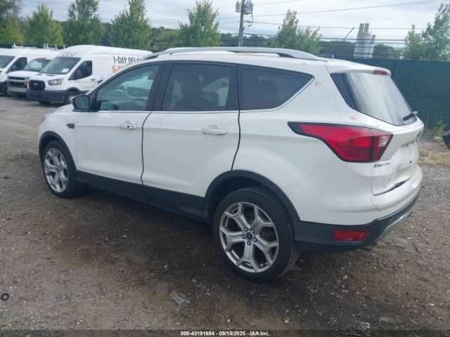 Білий Форд Ескейп, об'ємом двигуна 2 л та пробігом 115 тис. км за 2000 $, фото 2 на Automoto.ua