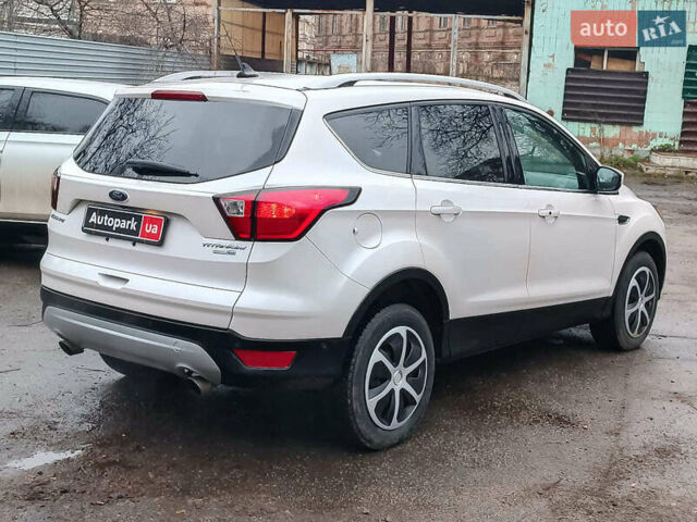 Белый Форд Эскейп, объемом двигателя 2 л и пробегом 109 тыс. км за 15290 $, фото 6 на Automoto.ua