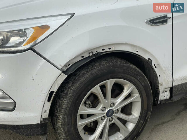 Білий Форд Ескейп, об'ємом двигуна 1.5 л та пробігом 336 тис. км за 8450 $, фото 17 на Automoto.ua
