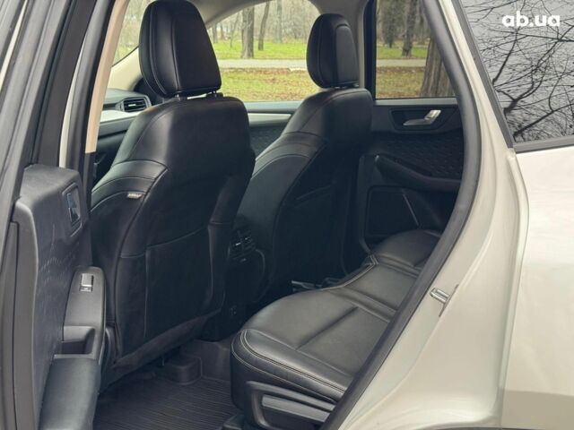 Білий Форд Ескейп, об'ємом двигуна 2.5 л та пробігом 65 тис. км за 18990 $, фото 16 на Automoto.ua