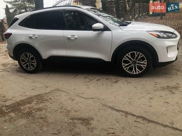 Белый Форд Эскейп, объемом двигателя 1.5 л и пробегом 70 тыс. км за 17000 $, фото 32 на Automoto.ua