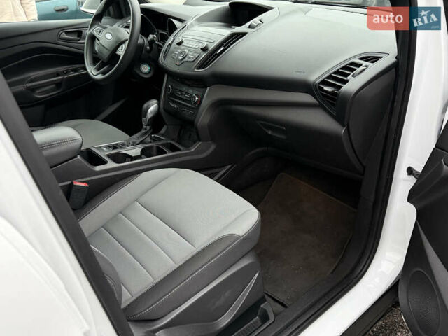 Белый Форд Эскейп, объемом двигателя 2.49 л и пробегом 131 тыс. км за 13300 $, фото 47 на Automoto.ua