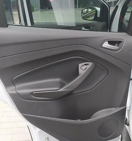 Белый Форд Эскейп, объемом двигателя 2 л и пробегом 75 тыс. км за 19500 $, фото 12 на Automoto.ua