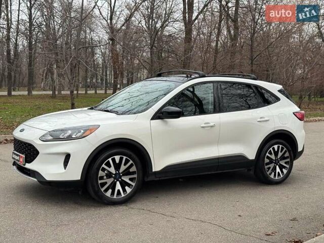 Білий Форд Ескейп, об'ємом двигуна 2.5 л та пробігом 65 тис. км за 18990 $, фото 3 на Automoto.ua
