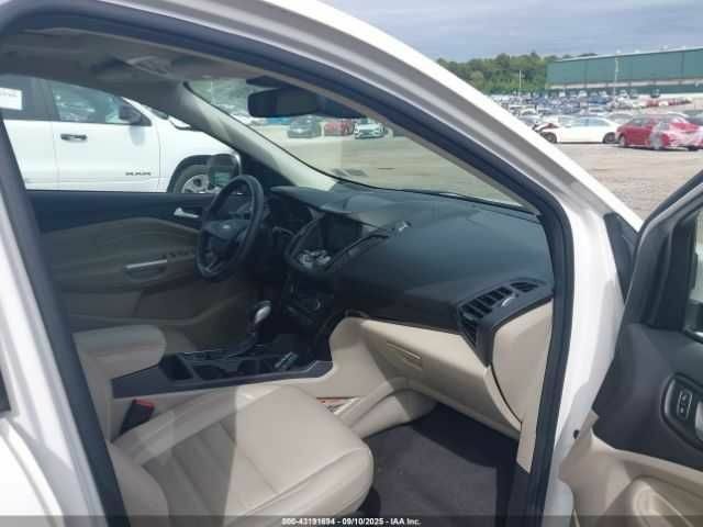 Білий Форд Ескейп, об'ємом двигуна 2 л та пробігом 115 тис. км за 2000 $, фото 4 на Automoto.ua