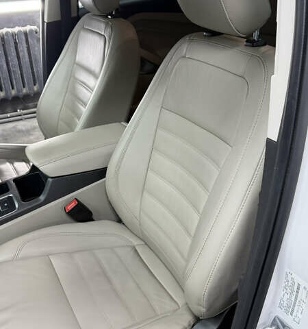 Белый Форд Эскейп, объемом двигателя 2 л и пробегом 69 тыс. км за 16300 $, фото 4 на Automoto.ua