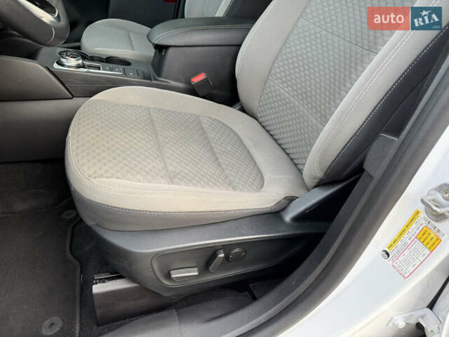 Білий Форд Ескейп, об'ємом двигуна 2.5 л та пробігом 214 тис. км за 16999 $, фото 21 на Automoto.ua