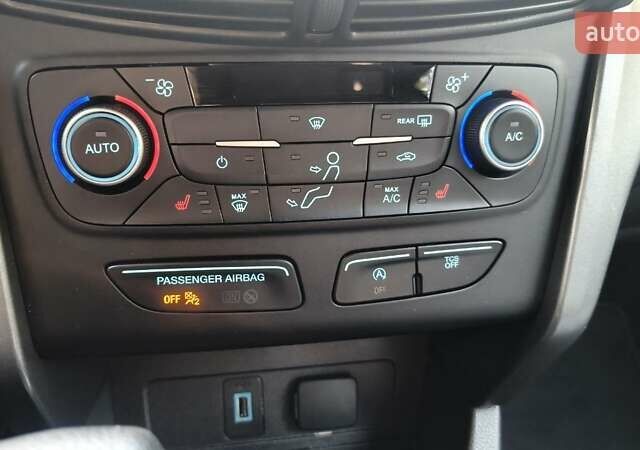 Белый Форд Эскейп, объемом двигателя 1.5 л и пробегом 70 тыс. км за 14500 $, фото 1 на Automoto.ua