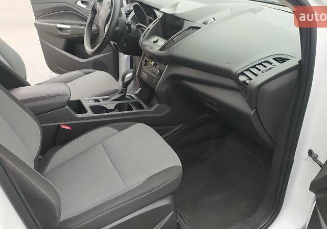 Белый Форд Эскейп, объемом двигателя 2 л и пробегом 75 тыс. км за 19500 $, фото 9 на Automoto.ua