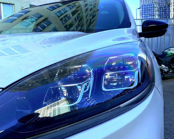 Білий Форд Ескейп, об'ємом двигуна 2 л та пробігом 114 тис. км за 18000 $, фото 2 на Automoto.ua