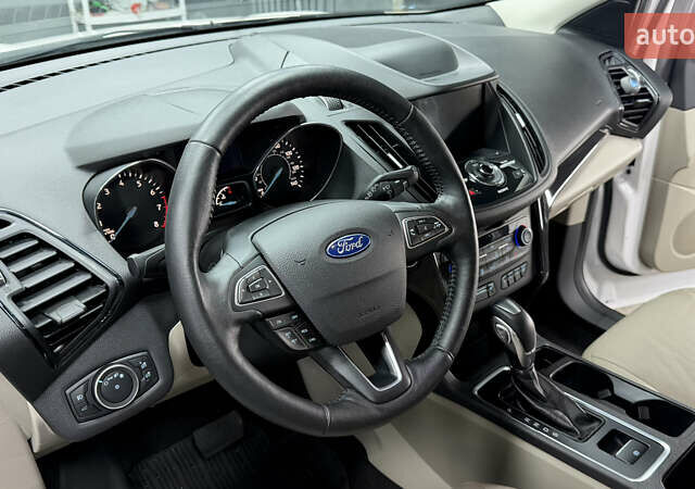 Белый Форд Эскейп, объемом двигателя 2 л и пробегом 69 тыс. км за 16300 $, фото 1 на Automoto.ua