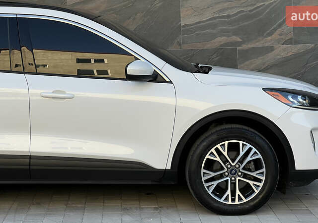 Білий Форд Ескейп, об'ємом двигуна 2 л та пробігом 124 тис. км за 18250 $, фото 9 на Automoto.ua
