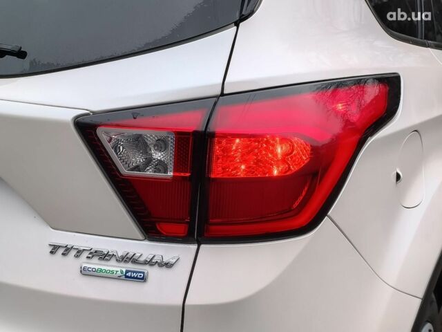 Белый Форд Эскейп, объемом двигателя 2 л и пробегом 109 тыс. км за 15290 $, фото 10 на Automoto.ua