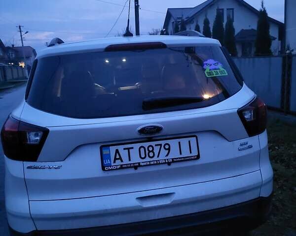 Білий Форд Ескейп, об'ємом двигуна 1.5 л та пробігом 77 тис. км за 16500 $, фото 2 на Automoto.ua