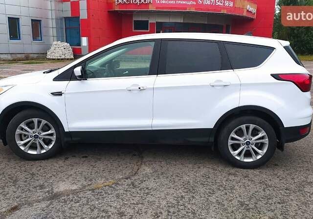 Белый Форд Эскейп, объемом двигателя 2 л и пробегом 75 тыс. км за 19500 $, фото 2 на Automoto.ua