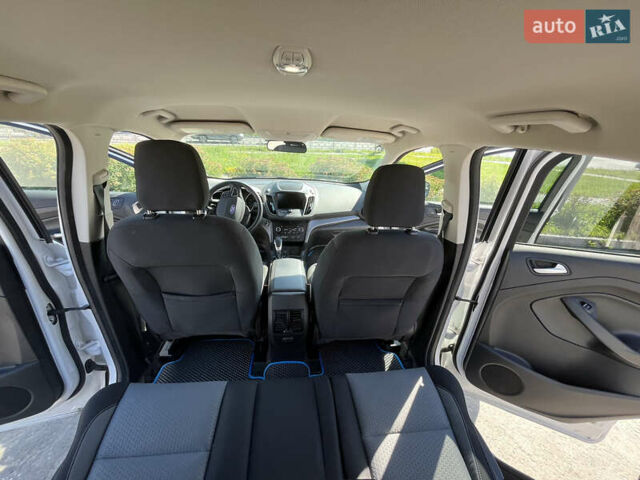 Белый Форд Эскейп, объемом двигателя 1.5 л и пробегом 60 тыс. км за 17200 $, фото 7 на Automoto.ua