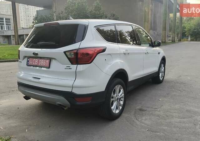 Белый Форд Эскейп, объемом двигателя 1.5 л и пробегом 70 тыс. км за 14500 $, фото 3 на Automoto.ua