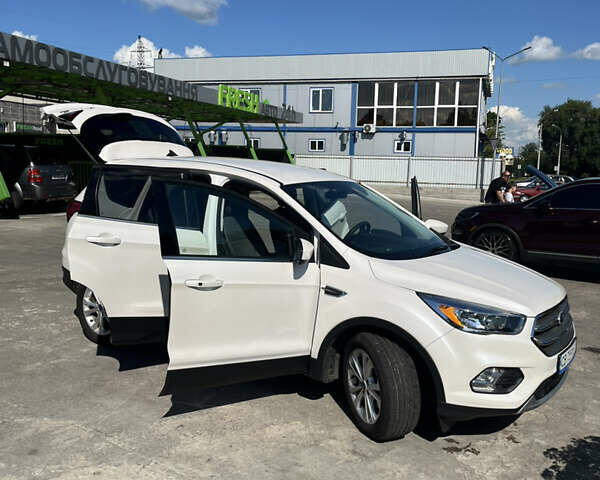 Белый Форд Эскейп, объемом двигателя 1.5 л и пробегом 60 тыс. км за 17200 $, фото 8 на Automoto.ua