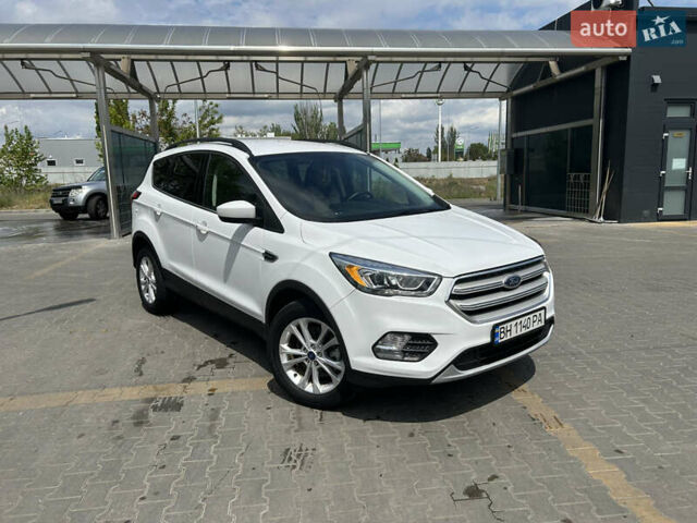 Белый Форд Эскейп, объемом двигателя 1.5 л и пробегом 34 тыс. км за 17500 $, фото 2 на Automoto.ua
