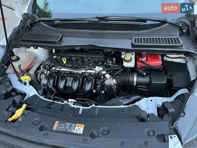 Белый Форд Эскейп, объемом двигателя 2.5 л и пробегом 97 тыс. км за 13550 $, фото 18 на Automoto.ua