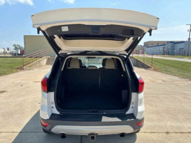 Белый Форд Эскейп, объемом двигателя 2 л и пробегом 41 тыс. км за 11200 $, фото 14 на Automoto.ua